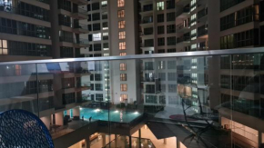 Hostel At Regalia Sky Pool